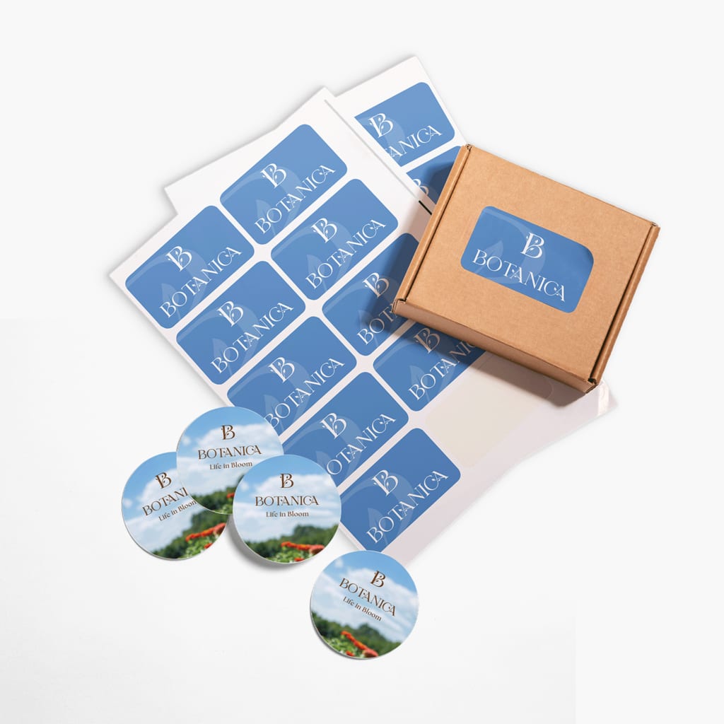 Les bo&icirc;tes &agrave; rabat avec stickers sont &eacute;conomiques et id&eacute;ales pour la papeterie et le th&eacute;.