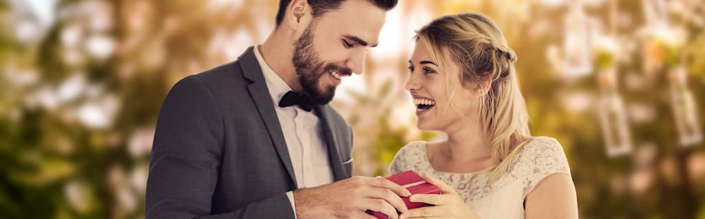 MXP39092-hub-fullwidthimage-WeddingWishes-youngcouple-001