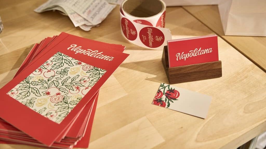 restaurant rouge illustrant la psychologie des couleurs dans le marketing des petites entreprises