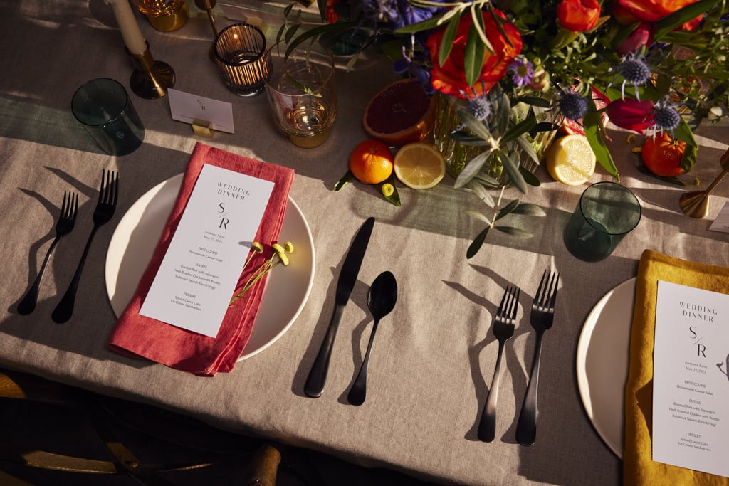 Wedding trends: colorful flowers and linen cloth for table setting