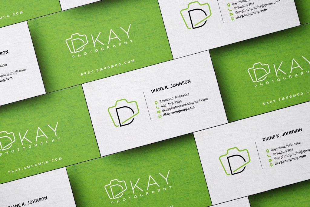 Retail store opening hours window decal using color contrast