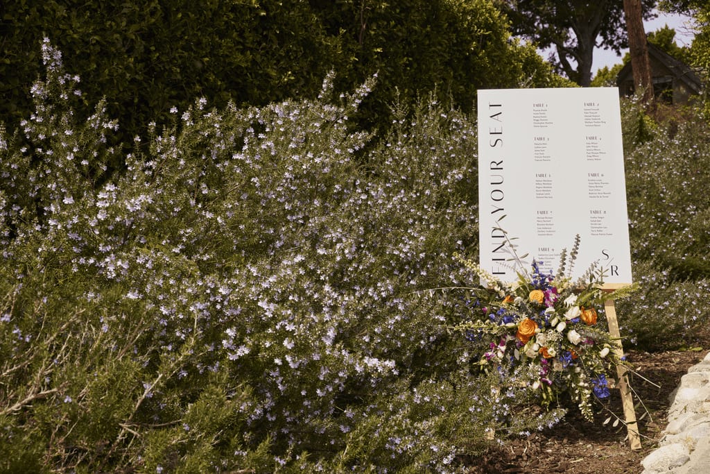 Wedding trends: understated welcome sign blending into nature