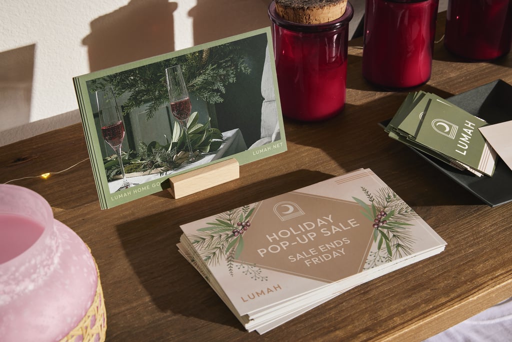 Carte postale promotionnelle pour les fêtes destinée aux petites entreprises, utilisant des polices festives