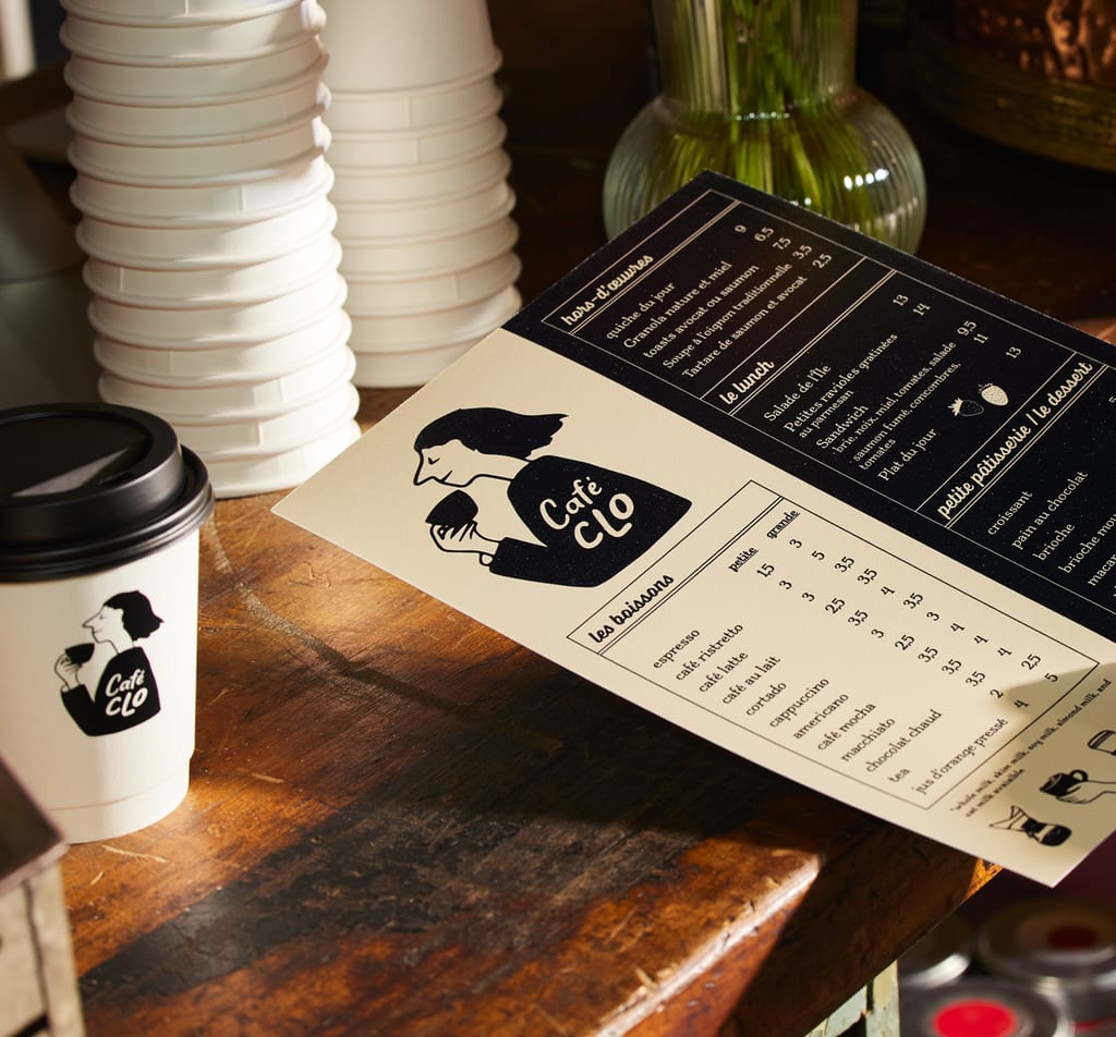 Logo d&rsquo;un caf&eacute; imprim&eacute; sur un menu