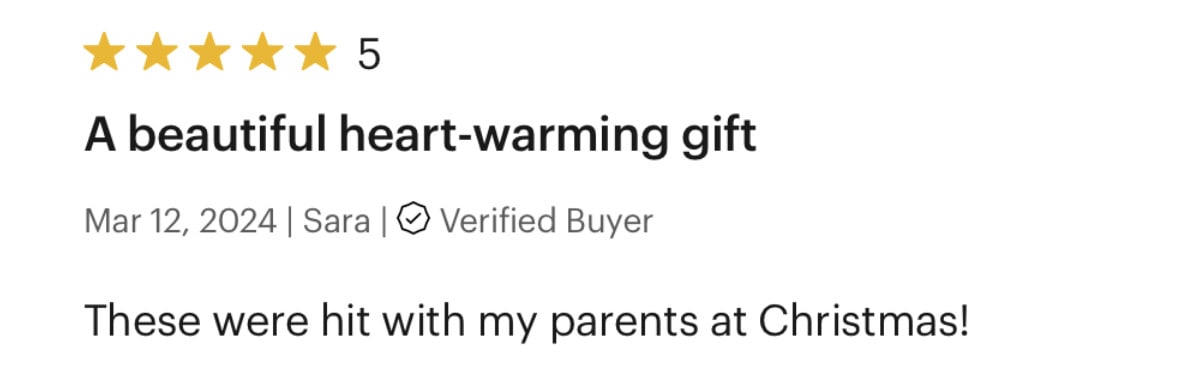 Avis sur des décorations de Noël personnalisées que le client a offertes à ses parents pour Noël