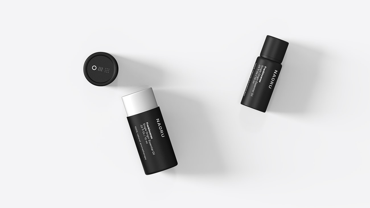 Modèle d'étiquette de produit moderne et minimaliste en noir et blanc avec une mise en page épurée et beaucoup d'espace blanc.