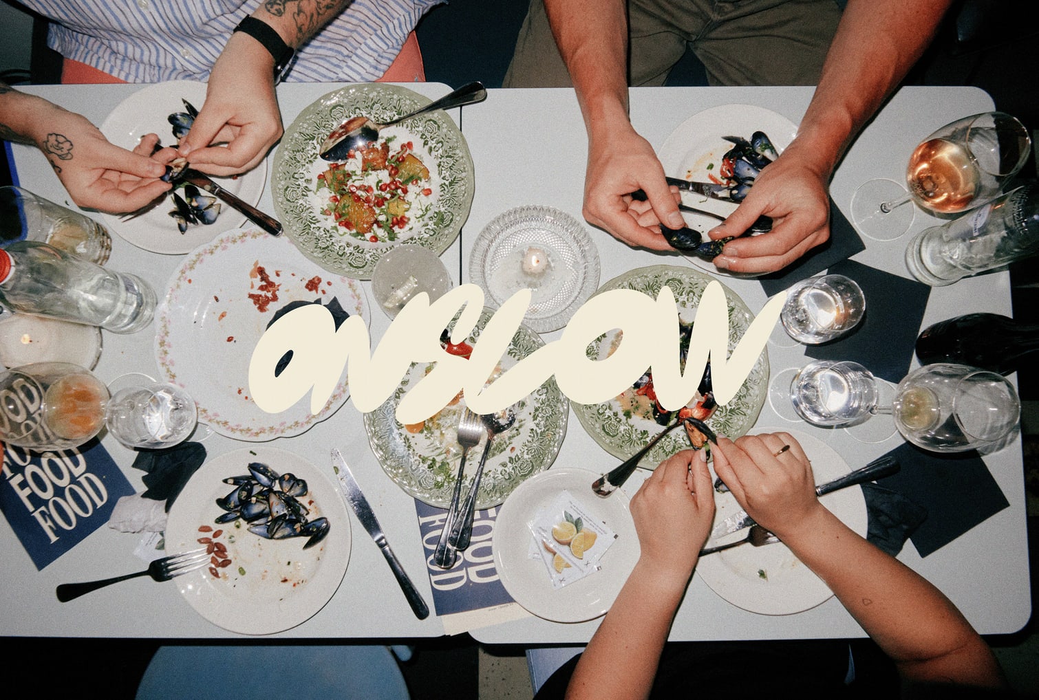 Branding im Look des Candid Camera Roll, eines Grafikdesign-Trends von 2026