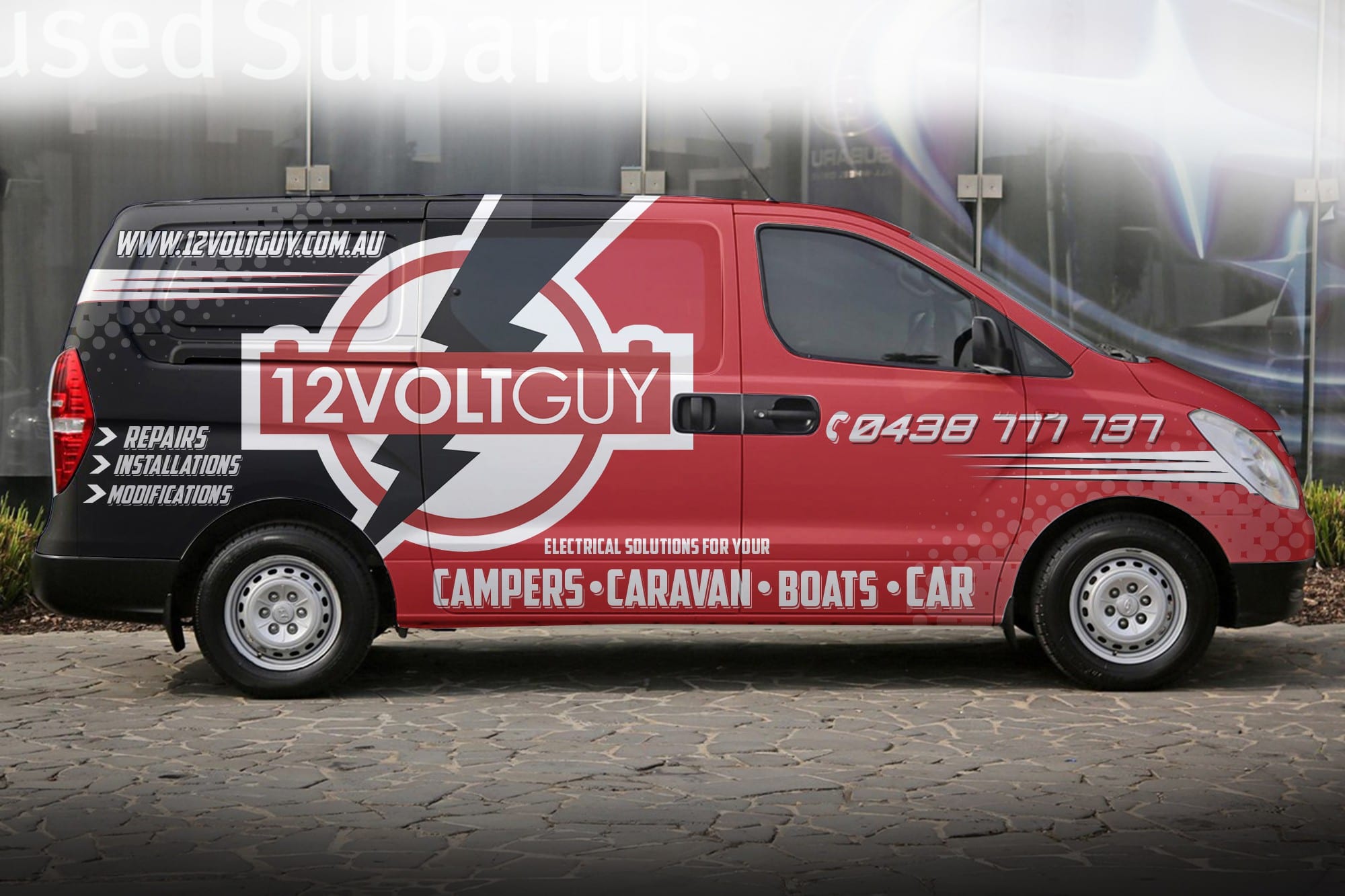 Habillage de véhicule rouge, noir et blanc