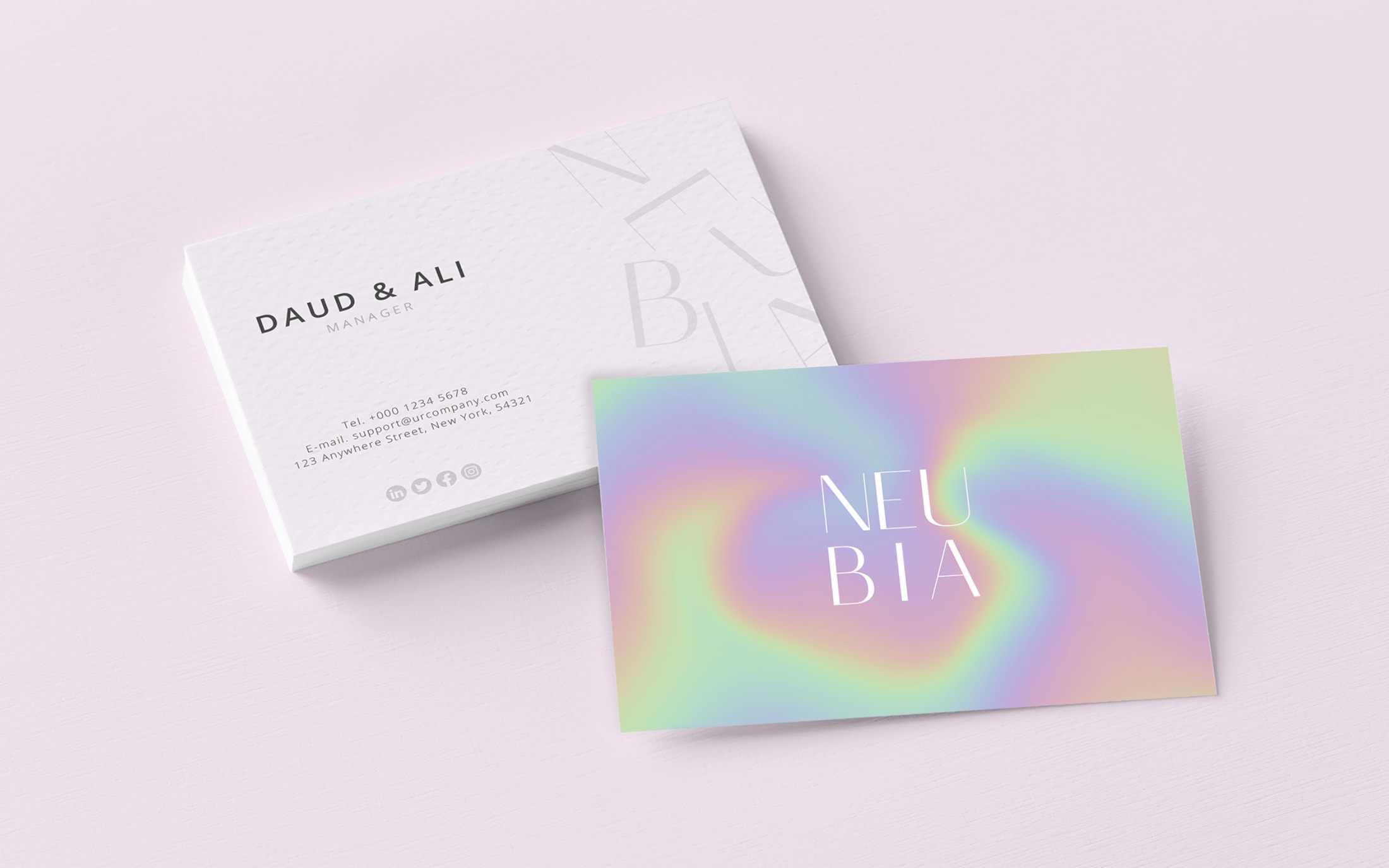 cartes de visite holographiques roses et blanches aux couleurs claires