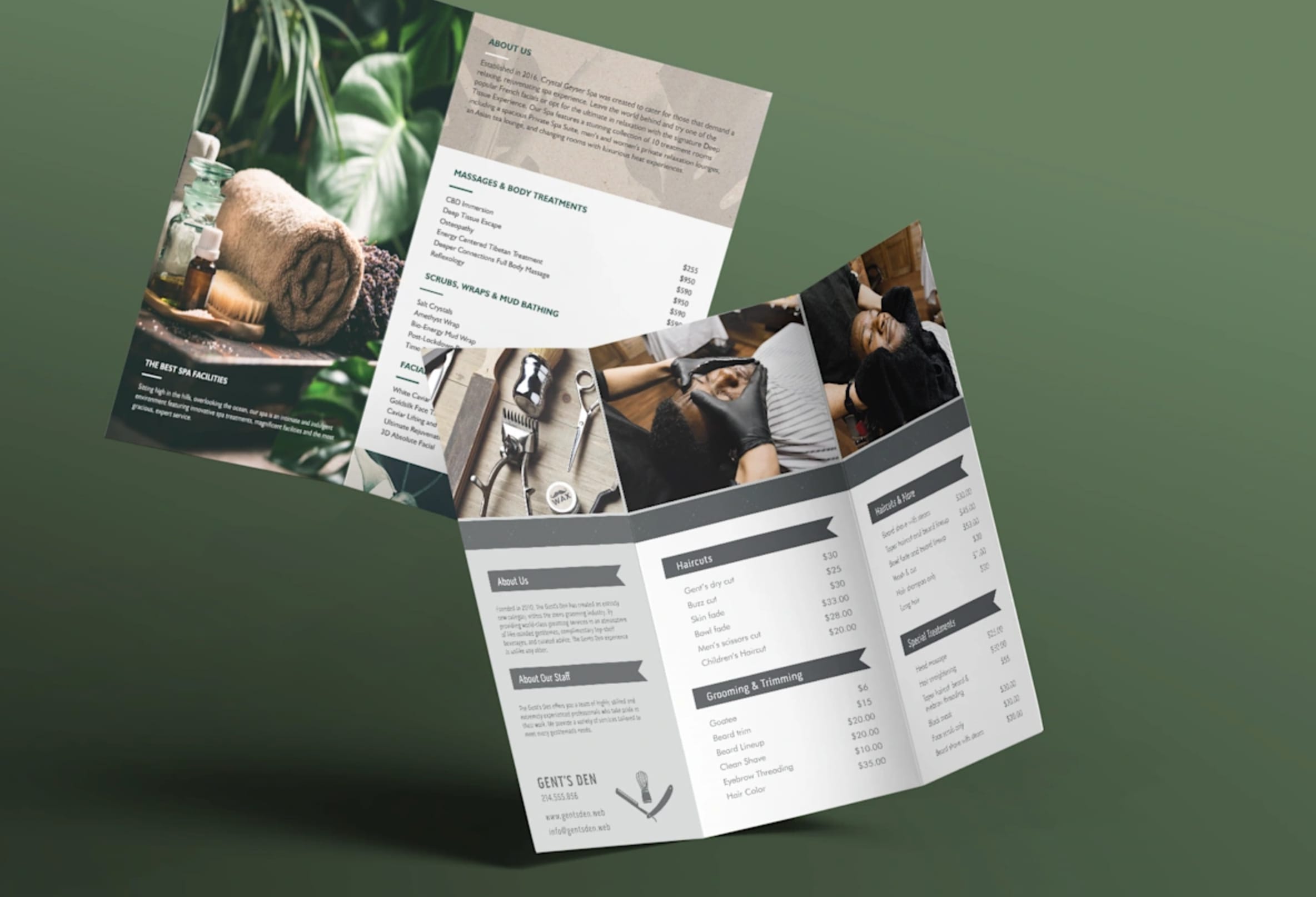 Zwei Falzflyer mit Informationen zu Massage-Angeboten schweben über einem grünen Untergrund