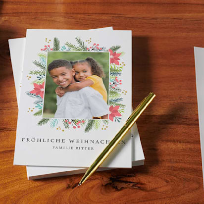 Schreibtisch beim Weihnachtskarten Schreiben