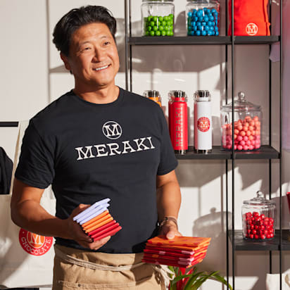 MXP22980-FY24-H1-SMB-WPT-Holiday-LP-Article2-Rectangle-Test-Layout-001