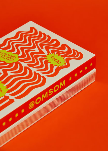 Design d’identité de marque pour une enseigne alimentaire asiatique selon la tendance de design graphique Psychédélique de 2026.