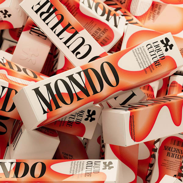 Design d’emballage selon la tendance de design graphique Psychédélique de 2026.