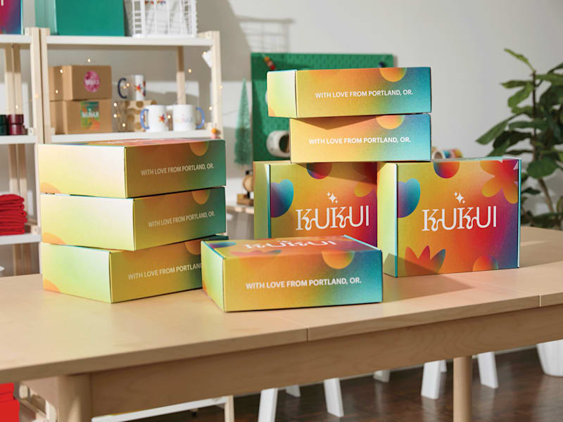 Product packaging design tips example with custom branded packaging boxes featuring cohesive colors and premium presentation