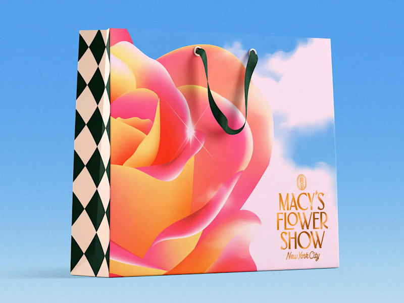 Tendance de design graphique Expressions florales de 2026 appliquée à un sac du Macy’s Flower Show.