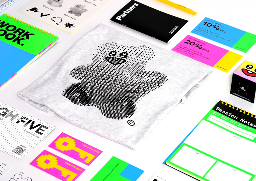 Tendance de design graphique Digi-Cute de 2026 appliquée aux supports d’identité visuelle.