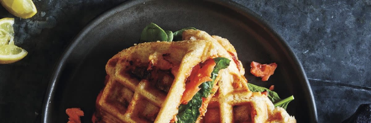 Tosti met gerookte zalm en spinazie