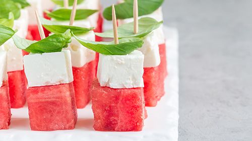 Schafskäse-Melonen-Spiesse mit Minze