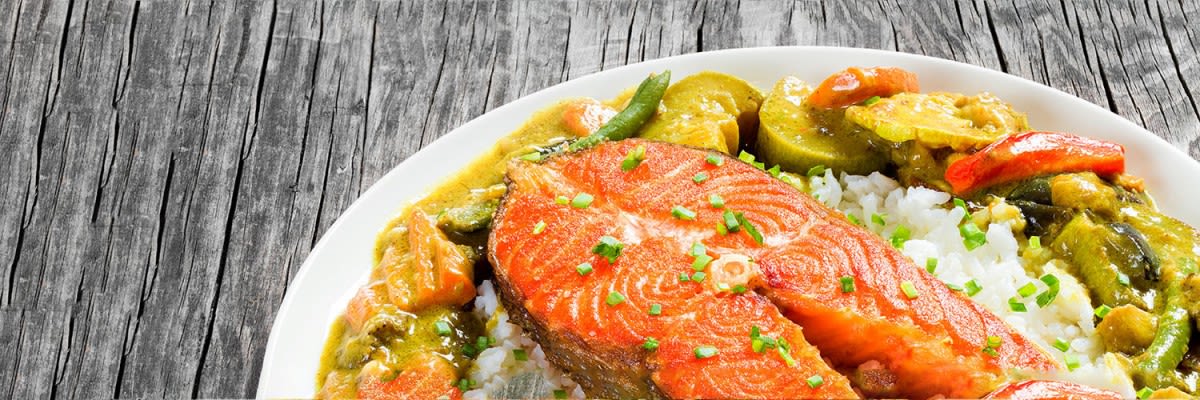 grünes thai curry mit lachs