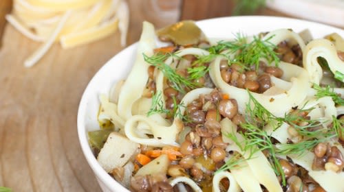 Glutenfreie Pasta mit Kürbis und Linsen