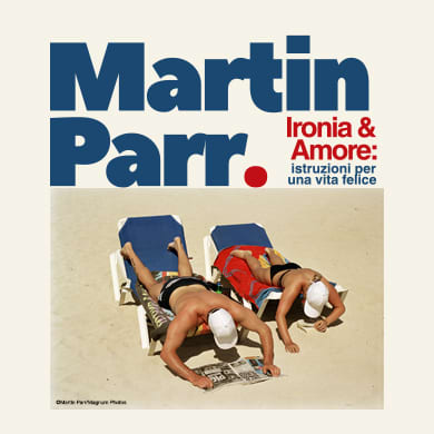 MARTIN PARR, IRONIA & AMORE: ISTRUZIONI PER UNA VITA FELICE