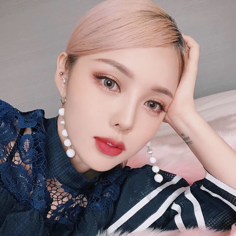 フォロワー数580万人 韓国メイク界のスター Ponyがファンデの塗り方を解説 Vivi