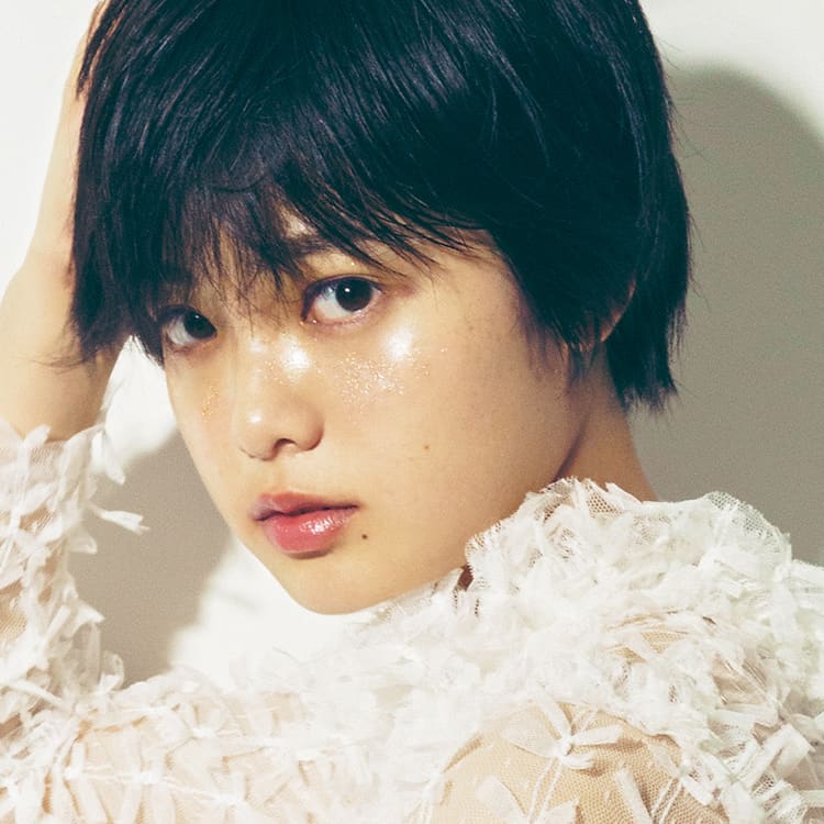 欅坂46 平手友梨奈 独特な危ういオーラに潜む透明感のワケとは Vivi 欅坂46 平手友梨奈 独特な危ういオーラに潜む透明感のワケとは Vivi