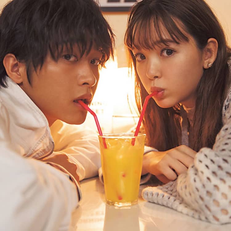 背中あきの服でドキっとさせる 佐藤寛太 藤田ニコルの初デート企画 Vivi 背中あきの服でドキっとさせる 佐藤寛太 藤田ニコルの初デート企画 Vivi