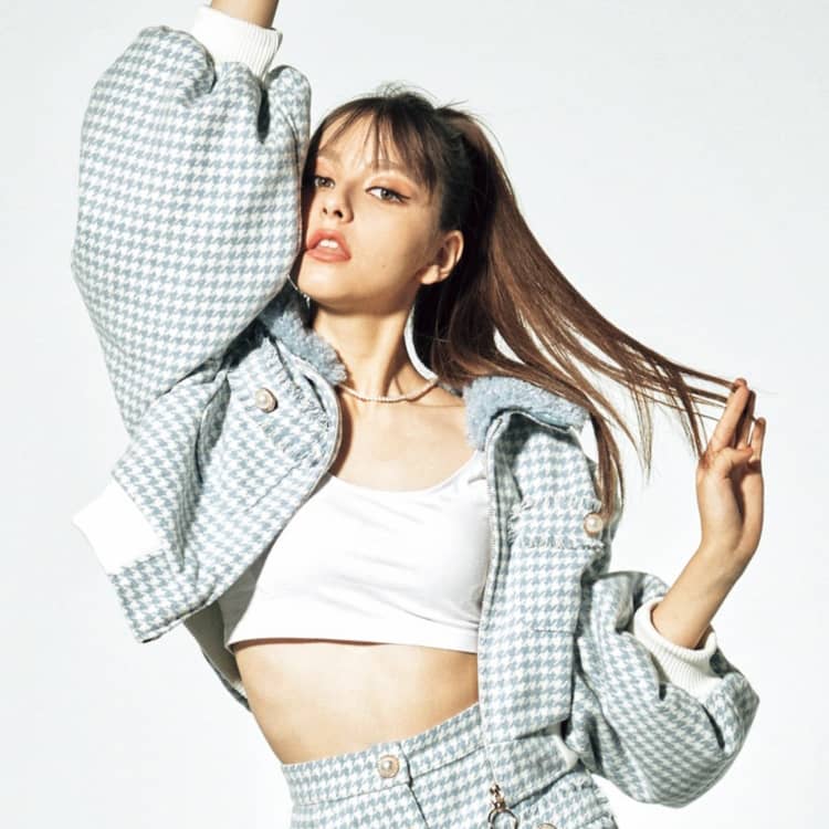 BLACKPINKのJENNIEがお手本♡セクシーなお嬢様カジュアコーデ | ViVi