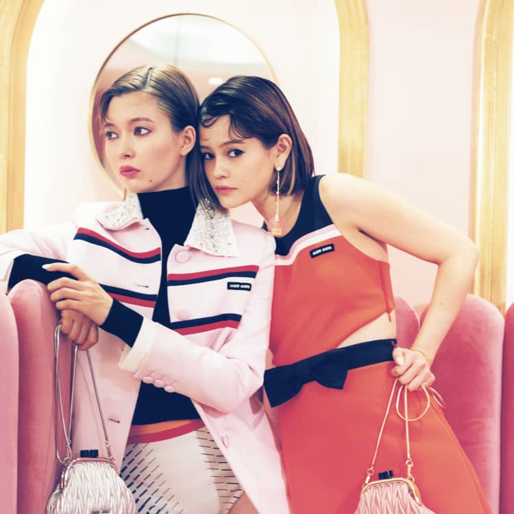 5回ほど着用したのみで美品ですMIU MIU ミニワンピース　カラー