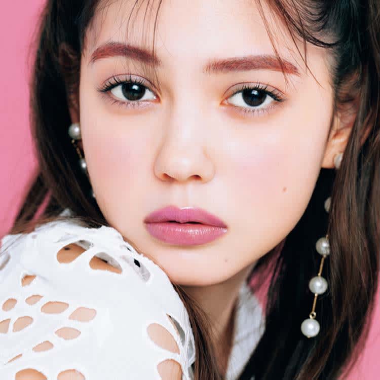 可愛く見せるならピンクメイクが最強 上手なラメ使いでオーラ放ってこ Vivi 可愛く見せるならピンクメイクが最強 上手なラメ使いでオーラ放ってこ Vivi