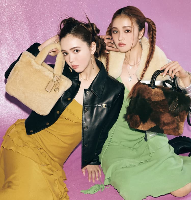 ニコルとせいらがCOACHのふわもこバッグで秋冬を先取り♡【PR】 | ViVi