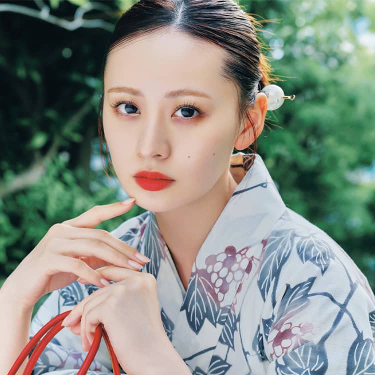 CANDY TUNE 浴衣すきくじ 【立花琴未】見返り美人タペストリー CANDY TUNE・立花琴未】息をのむほど可愛い♡大人に盛れる浴衣メイク