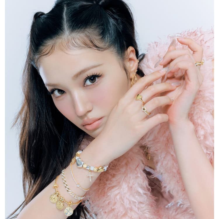 PANDORAジュエリーでせいらが魅せる！冬コーデを格上げする“重ねづけ