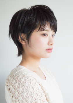 大人め黒髪ショートヘアスタイル ヘアカタログ Anti Cosme