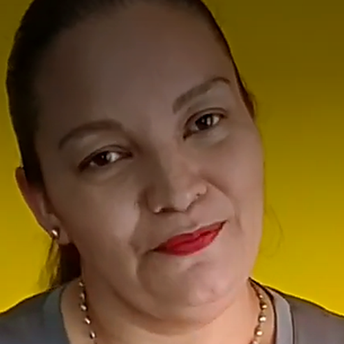Yuly Mar Rivas, creadora del curso Diseña y Crea con Resina
