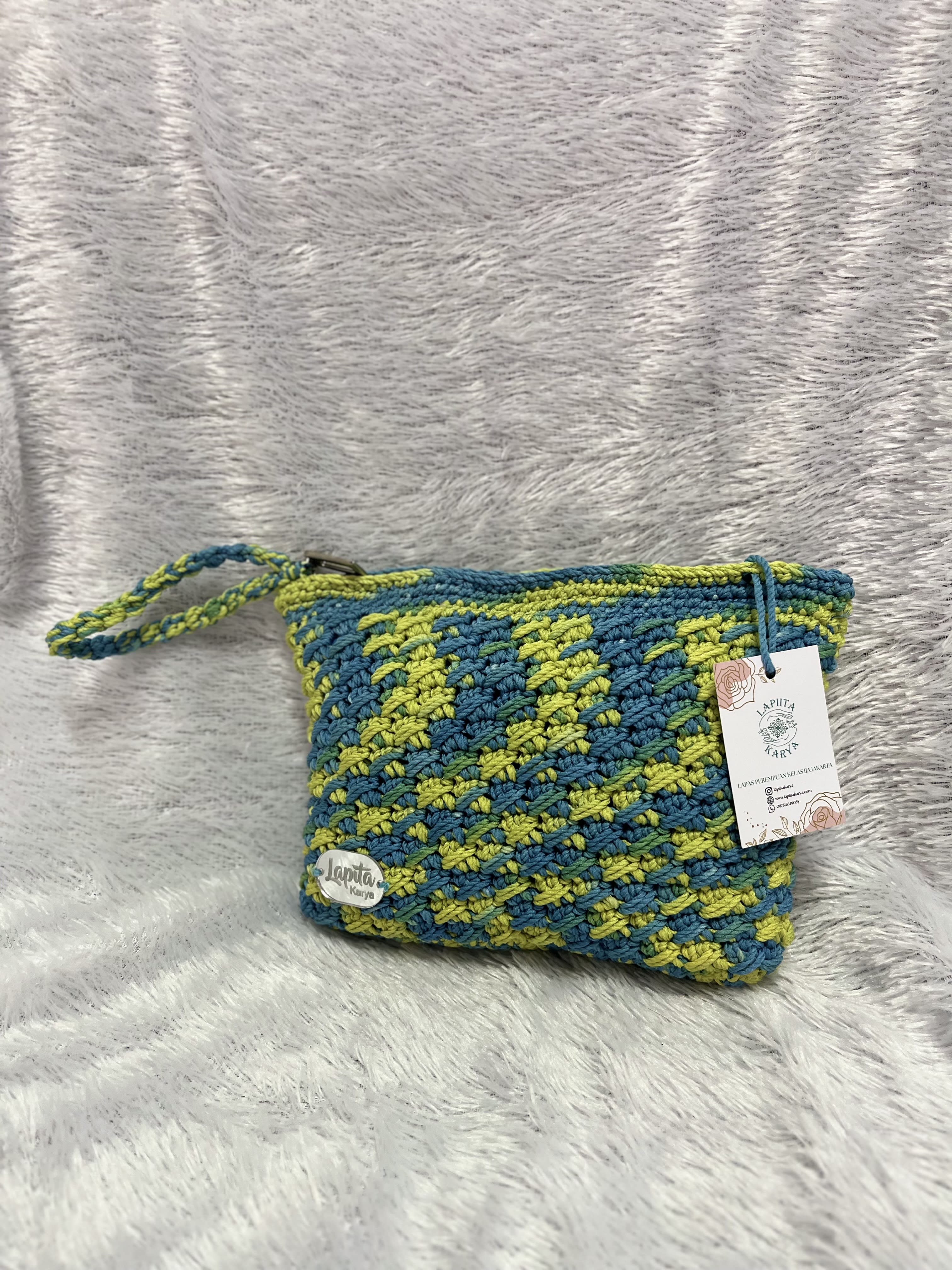 Pouch Rajut (Biru Kuning Hijau)