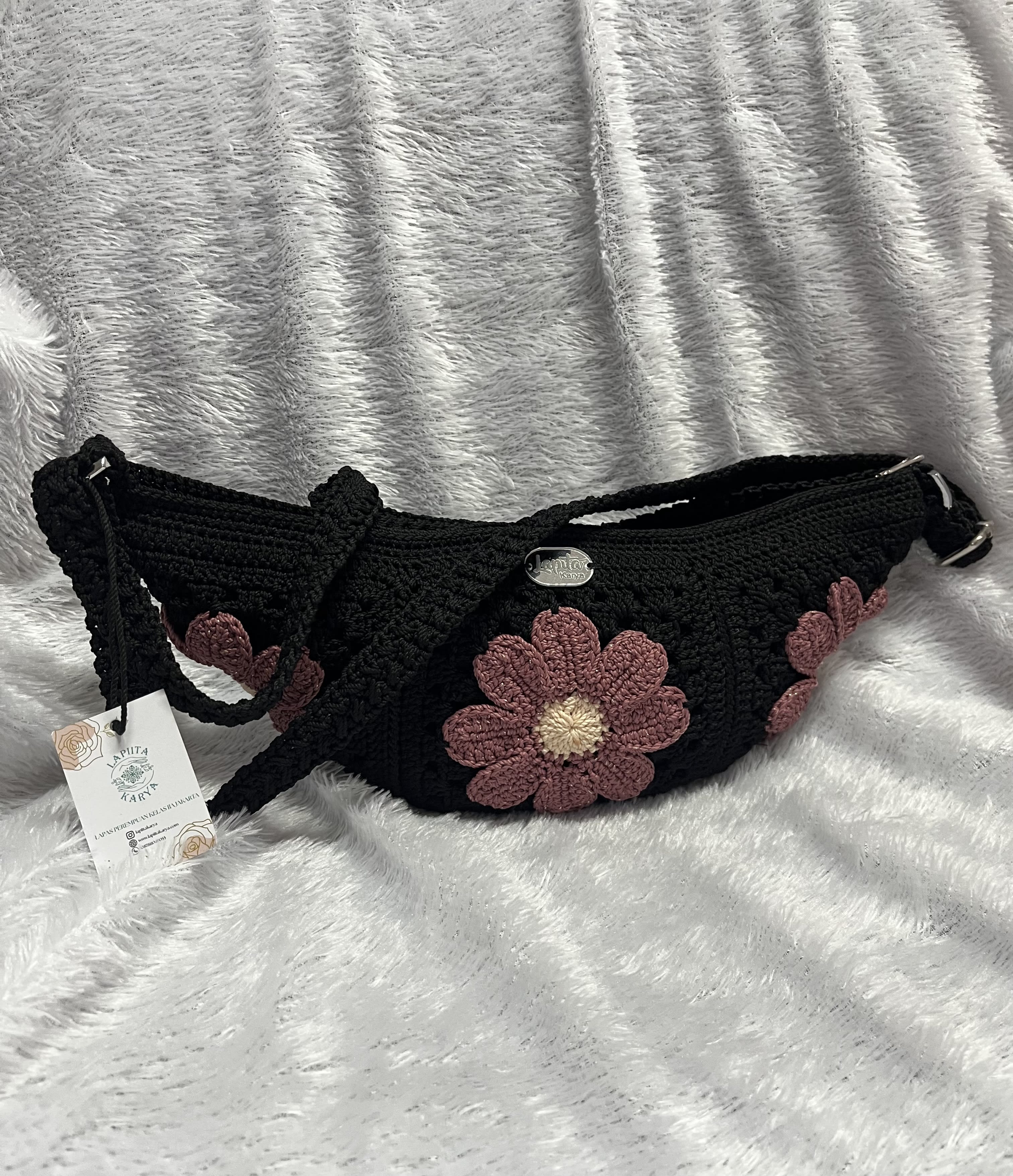 Tas Selempang Rajut (Hitam Bunga Ungu)
