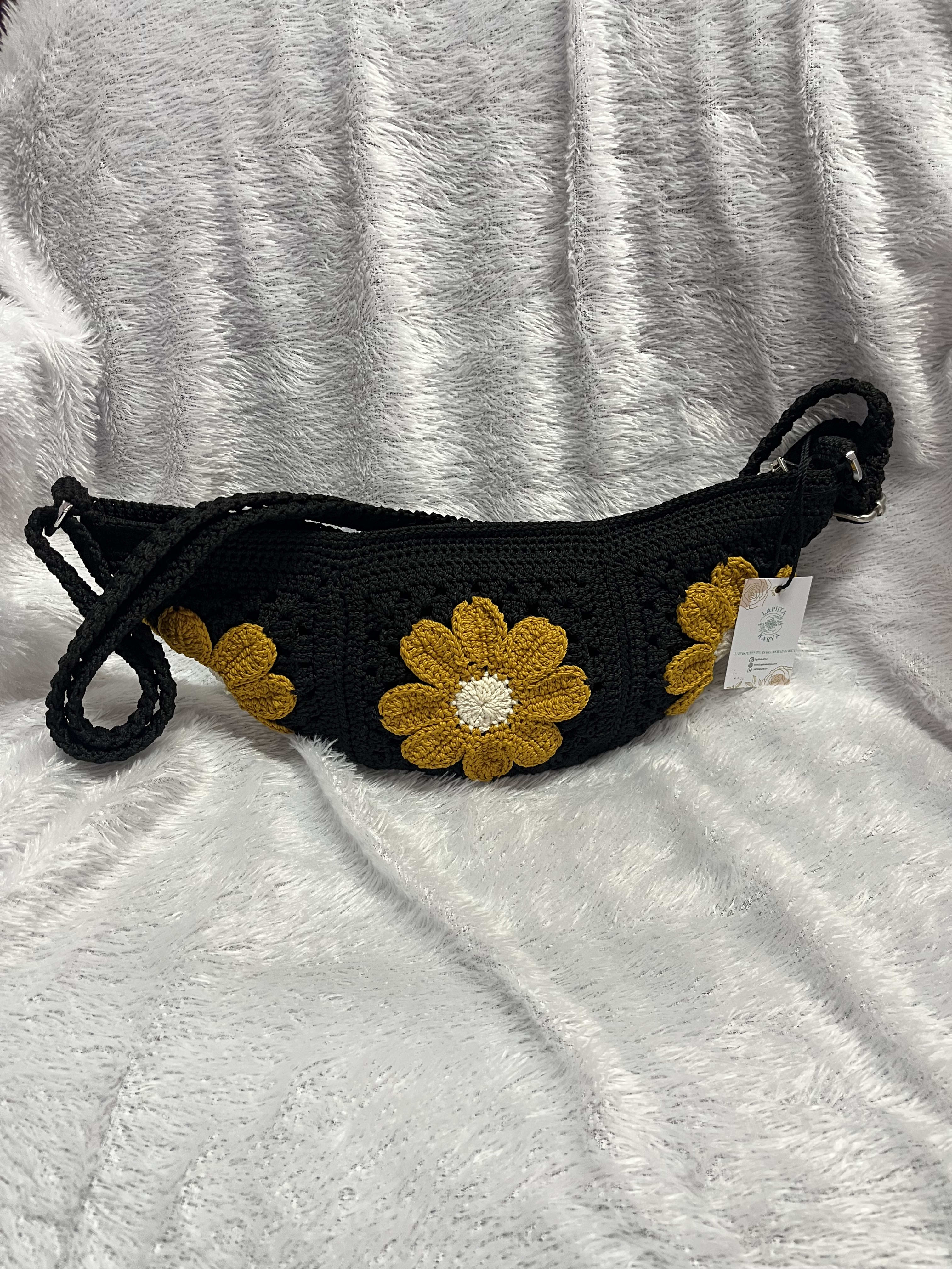 Tas Selempang Rajut (Hitam Bunga Kuning Kunyit)
