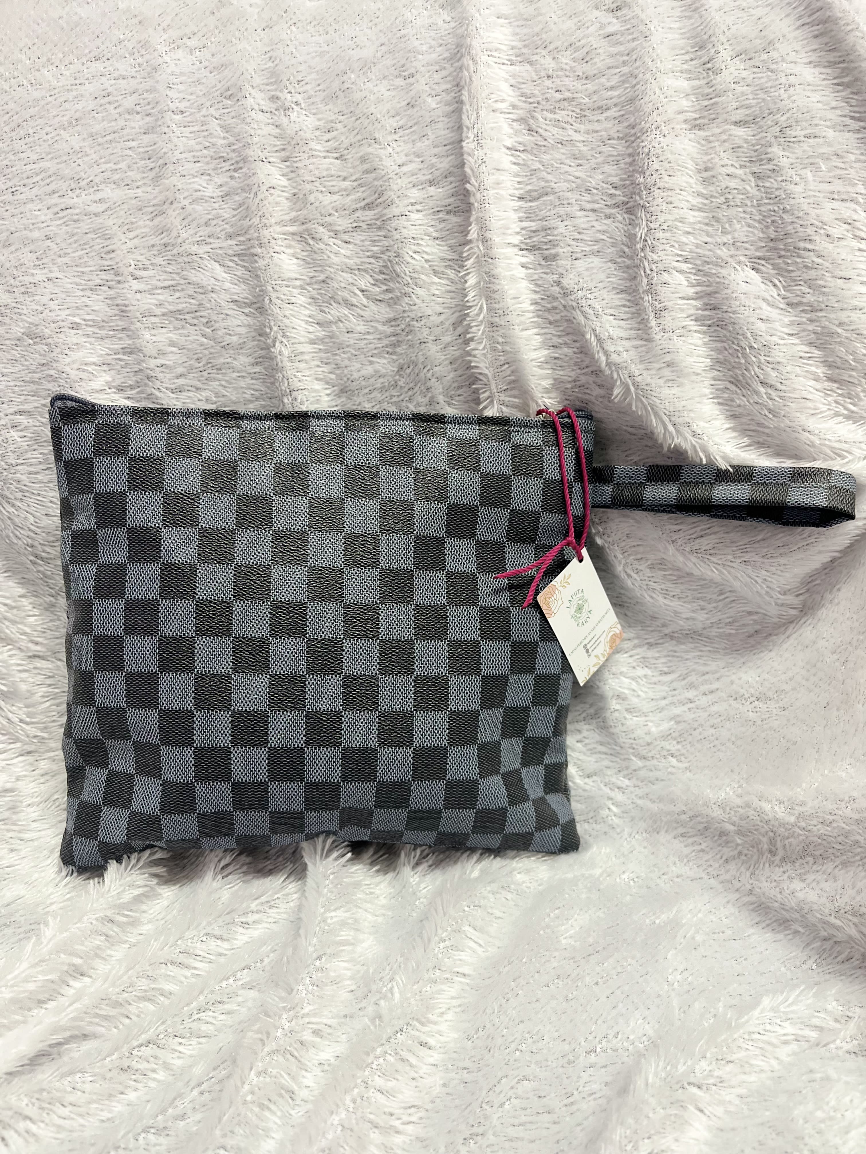 Pouch Kulit Sintetis (Catur Hitam Abu-abu)