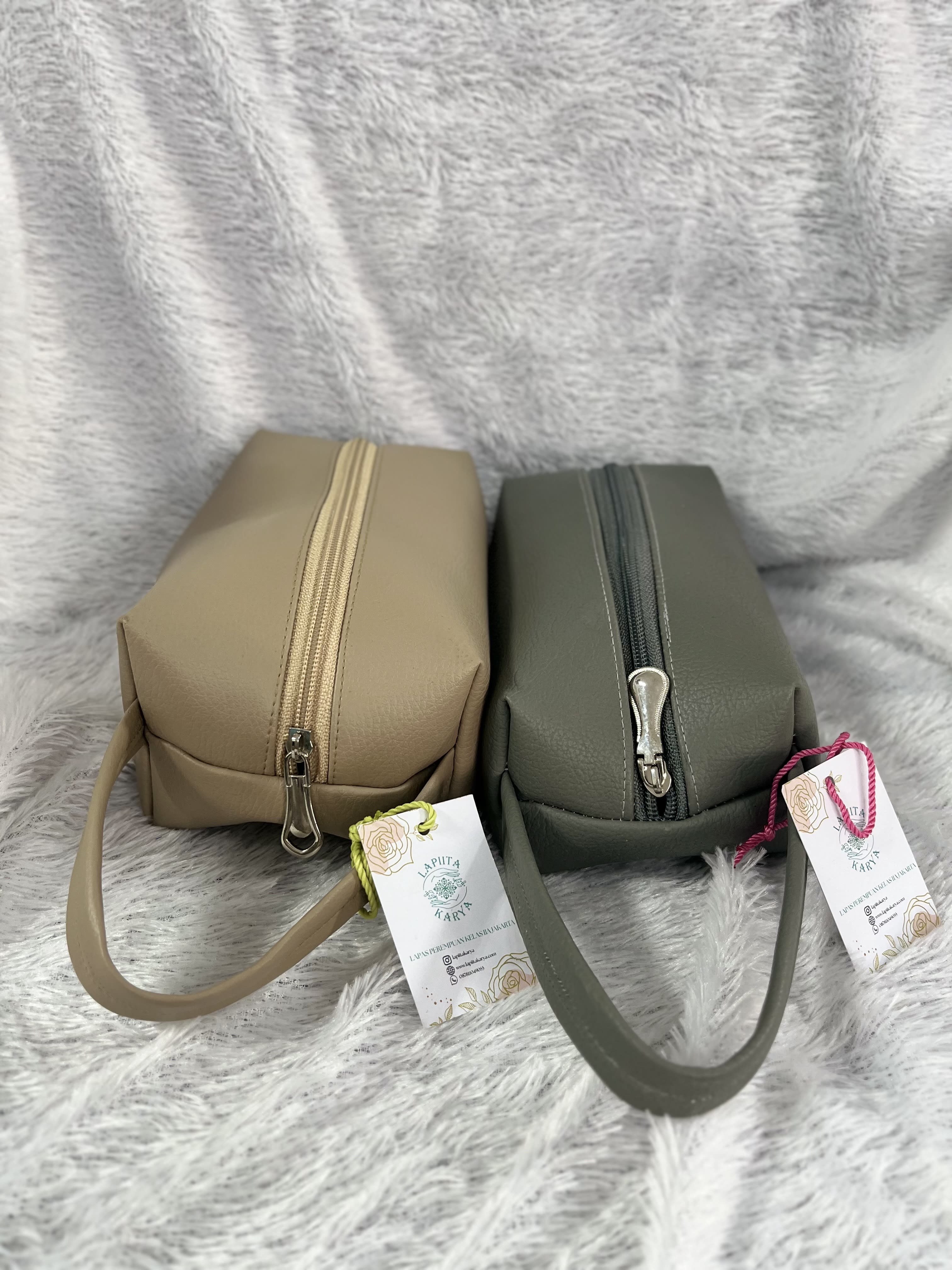 Pouch Kulit Sintetis (Sedang)