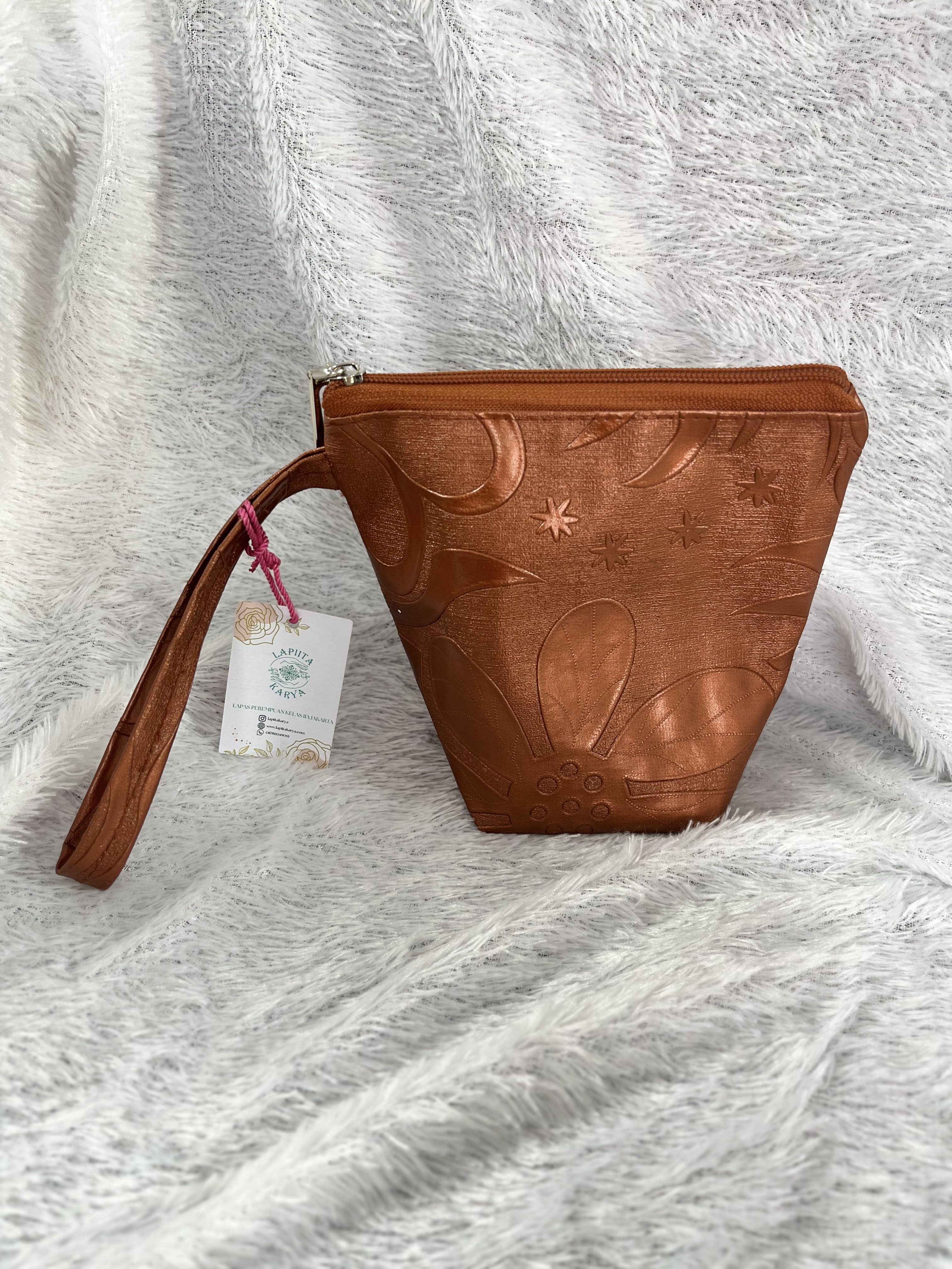 Pouch Kulit Sintetis Kecil (Bentuk Segitiga Gold)