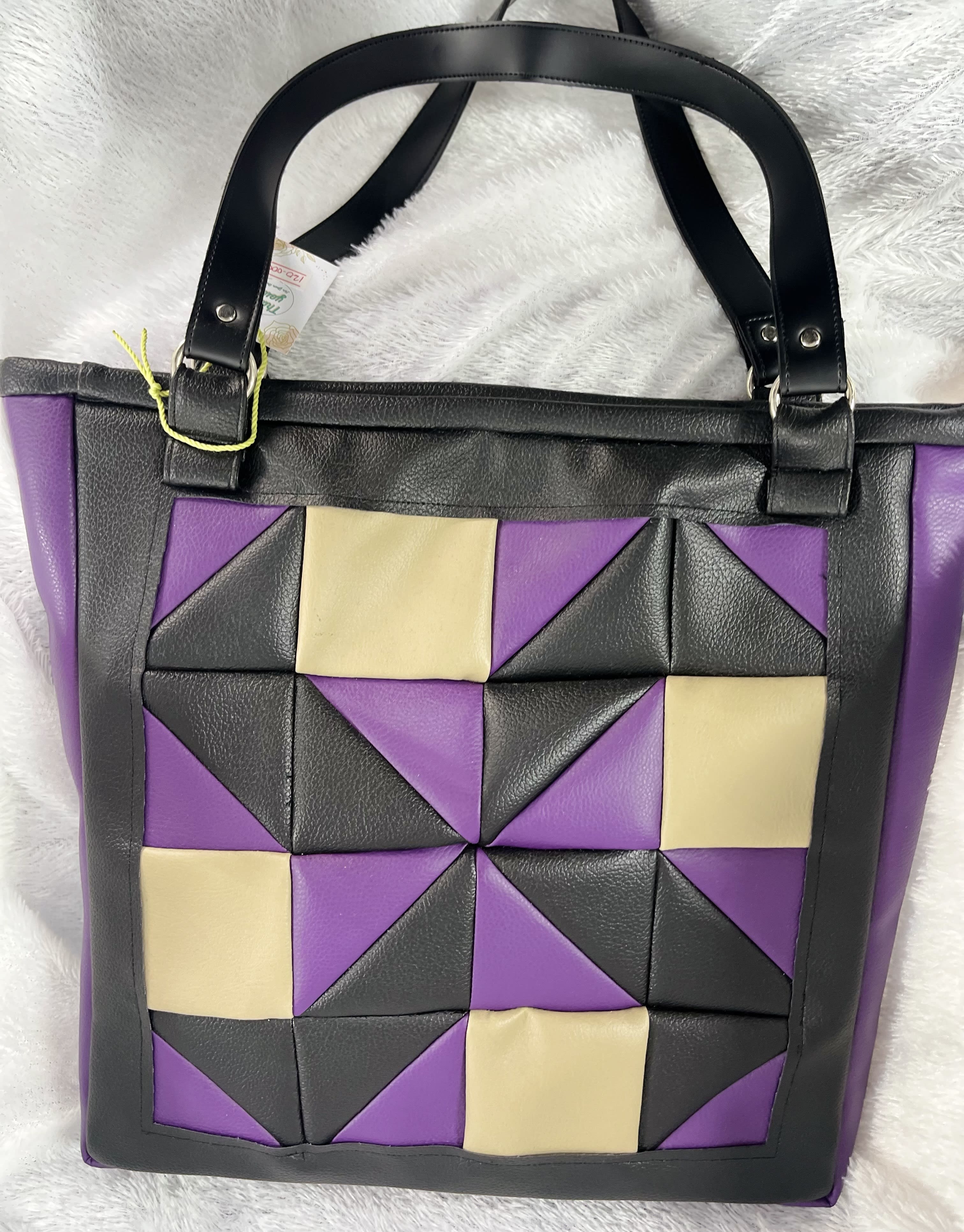 Tas Kulit Sintetis Besar (Motif Kotak-Kotak Hitam)