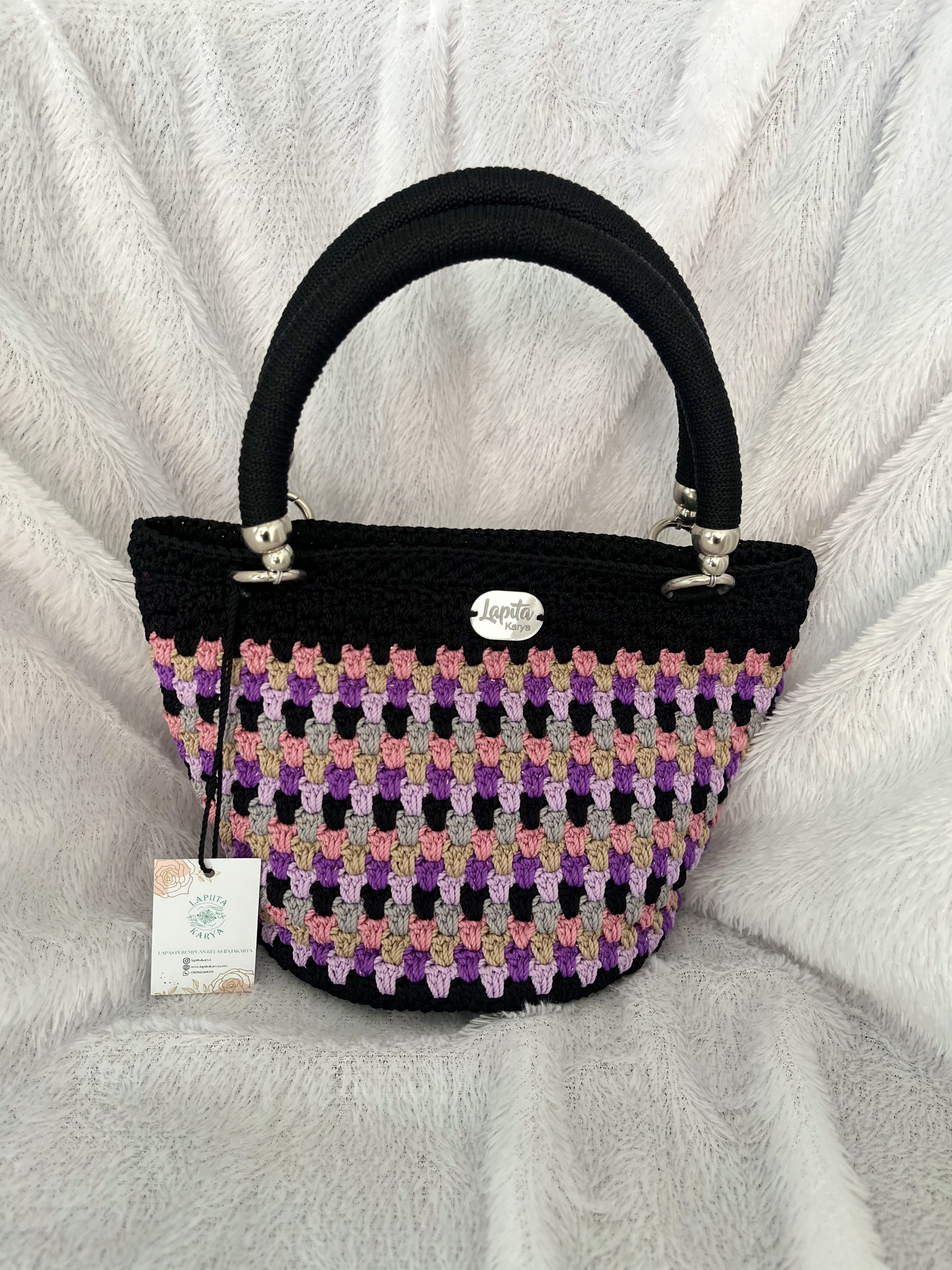 Tas Jinjing Rajut (Motif Garis Hitam)