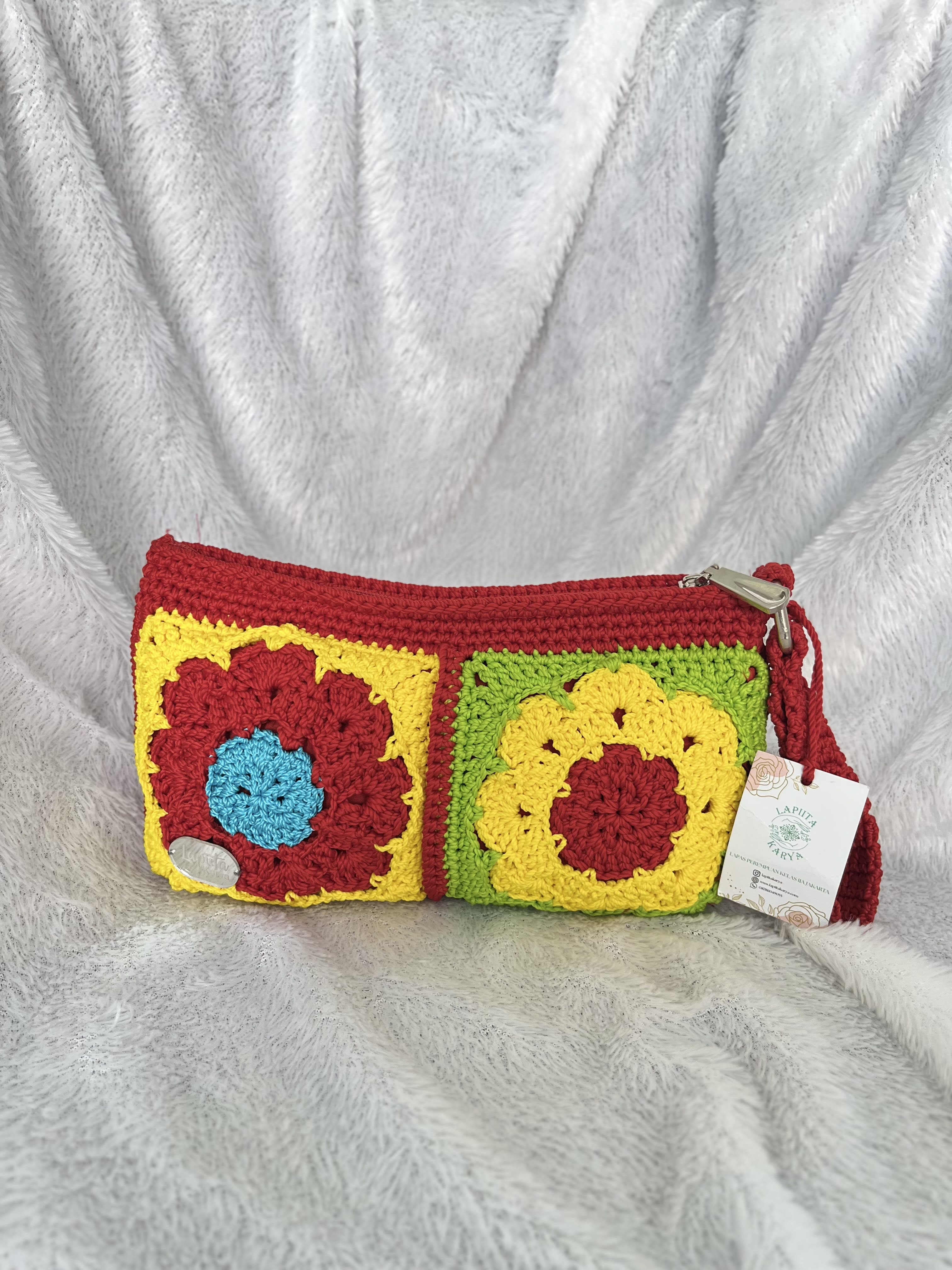 Pouch Rajut (Merah Motif 2 Bunga)
