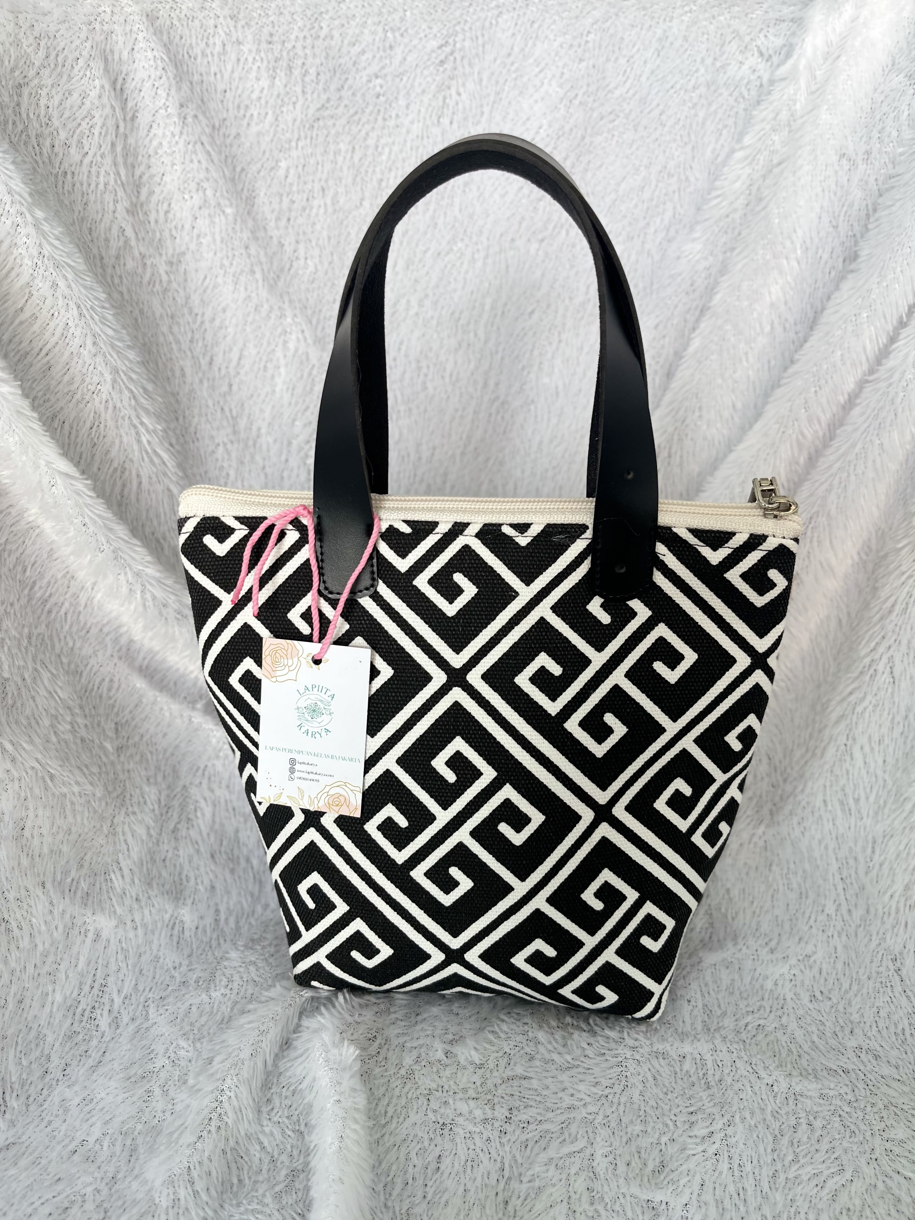 Tas Kanvas (Motif Kotak Hitam, Putih)
