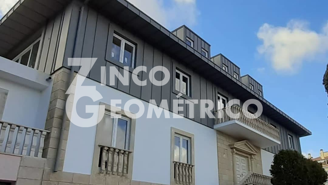 A nossa oferta baseia-se no fabrico, fornecimento e montagem de revestimentos para coberturas entre outros trabalhos de funilarias em zinco ou cobre.