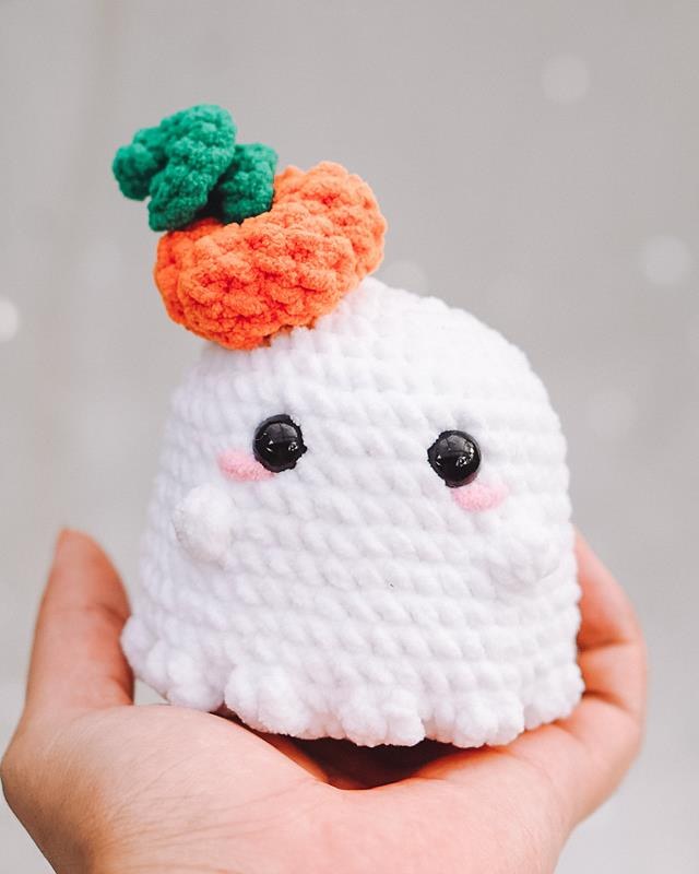 Ghost with Pumpkin Hat Amigurumi