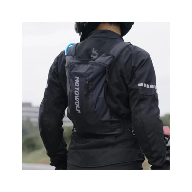 Mochila Impermeable 6L Con Bolsa de Hidratacion 2L MB7